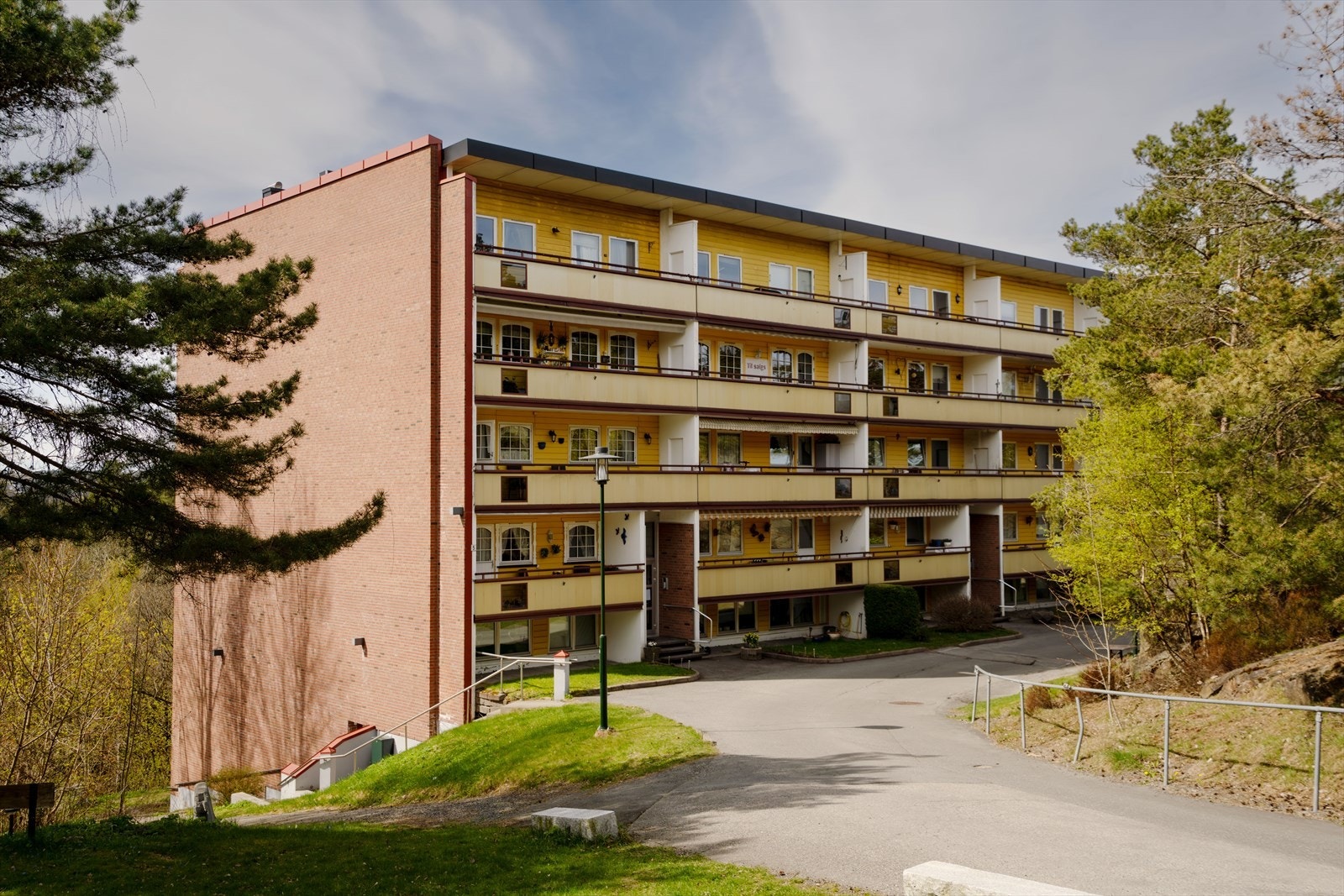 Familievennlig område med grønne fellesarealer. Galleribilde