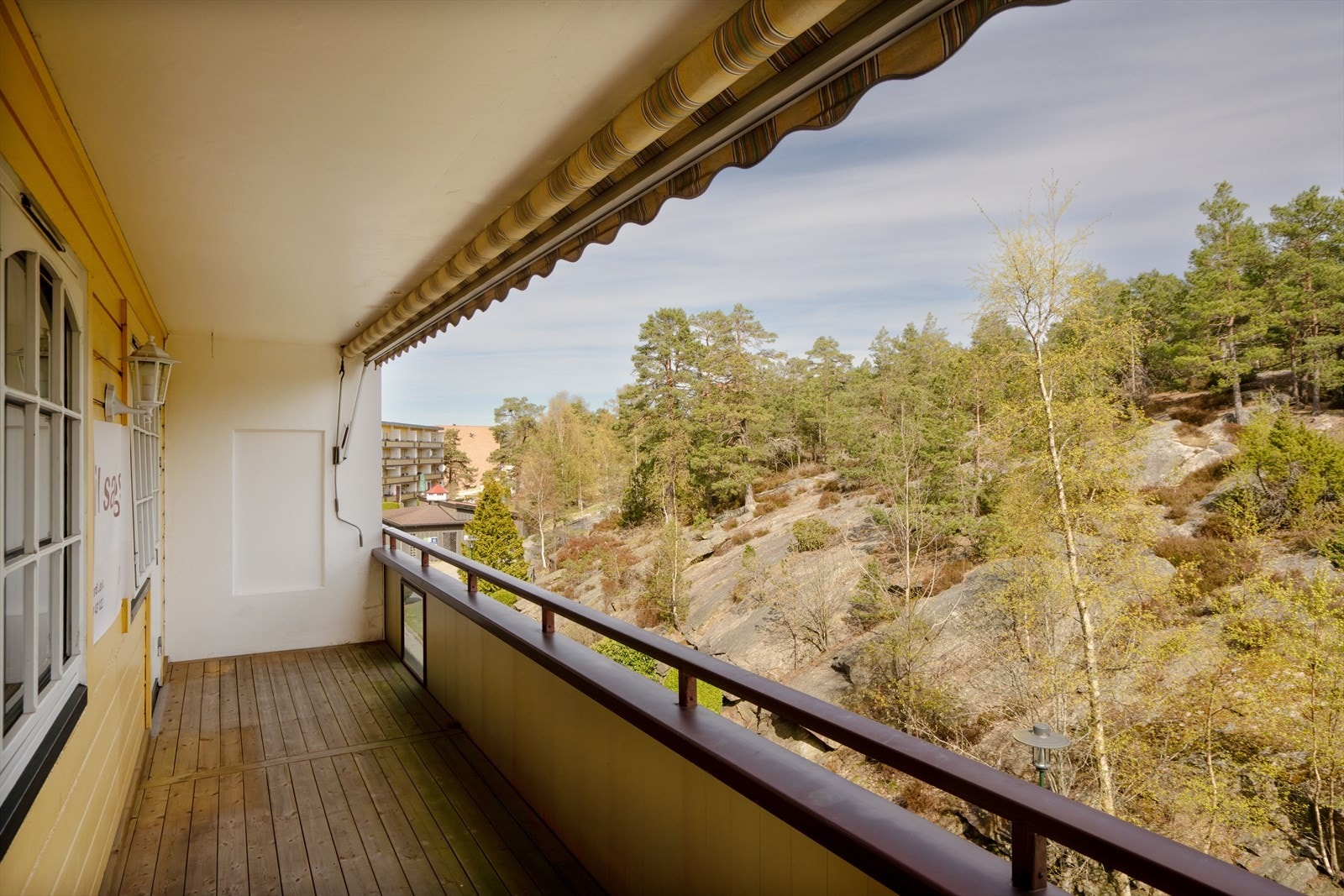 Perfekt sted å slappe av om solen er for varm på vestsiden. Galleribilde
