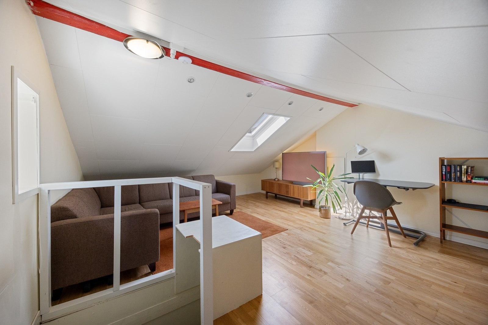 Innredet loft med gulvareal på ca. 22 m² Galleribilde