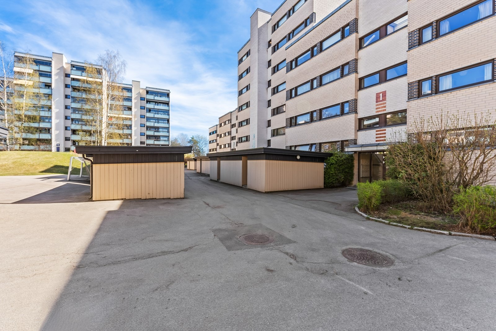 Leiligheten disponerer 2 boder: 1 utvendig bod på ca. 4,3 kvm og 1 kjellerbod på ca. 2 kvm. Galleribilde
