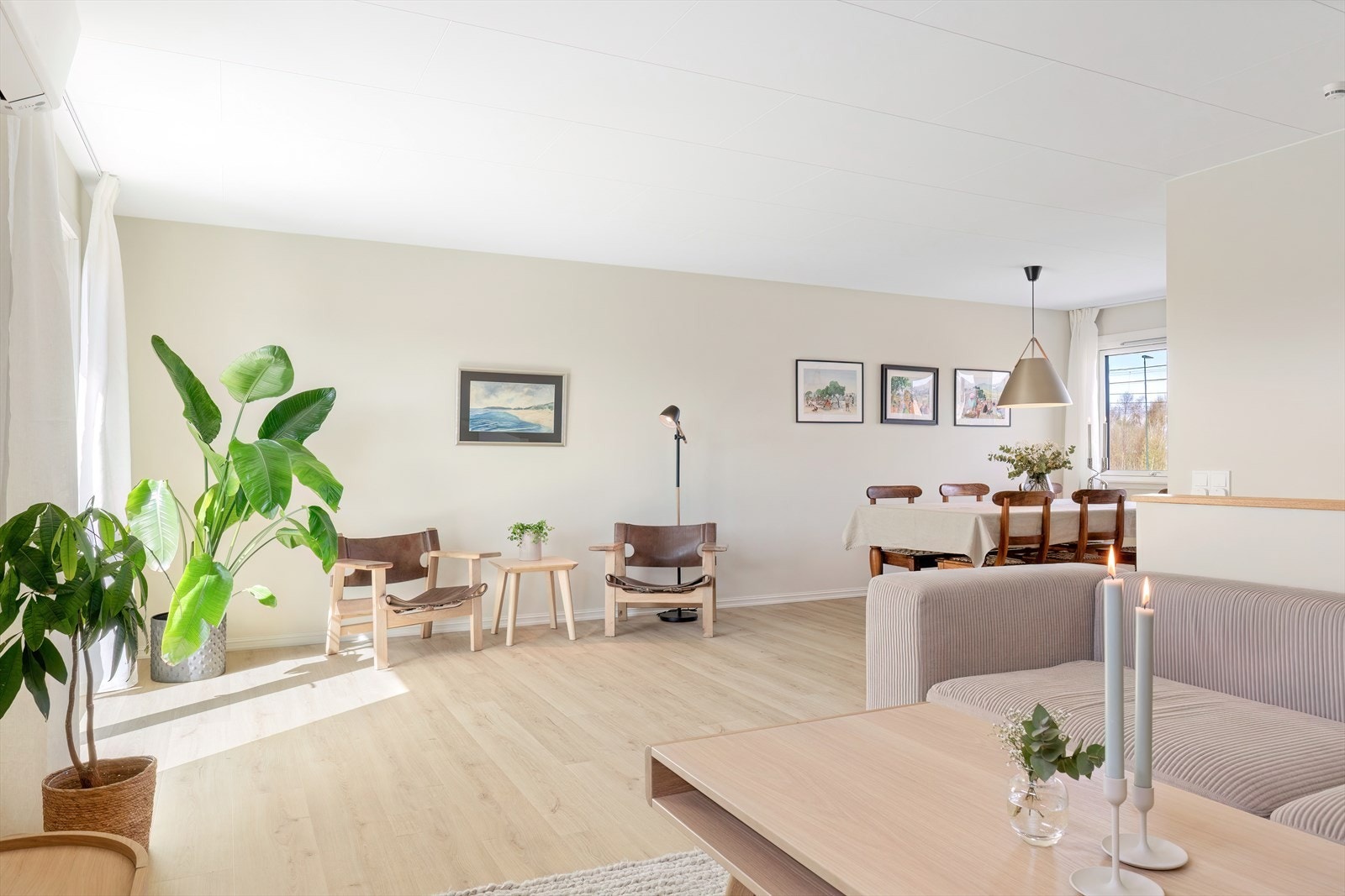 Stue - romslig, med flere innredningsmuligheter Galleribilde