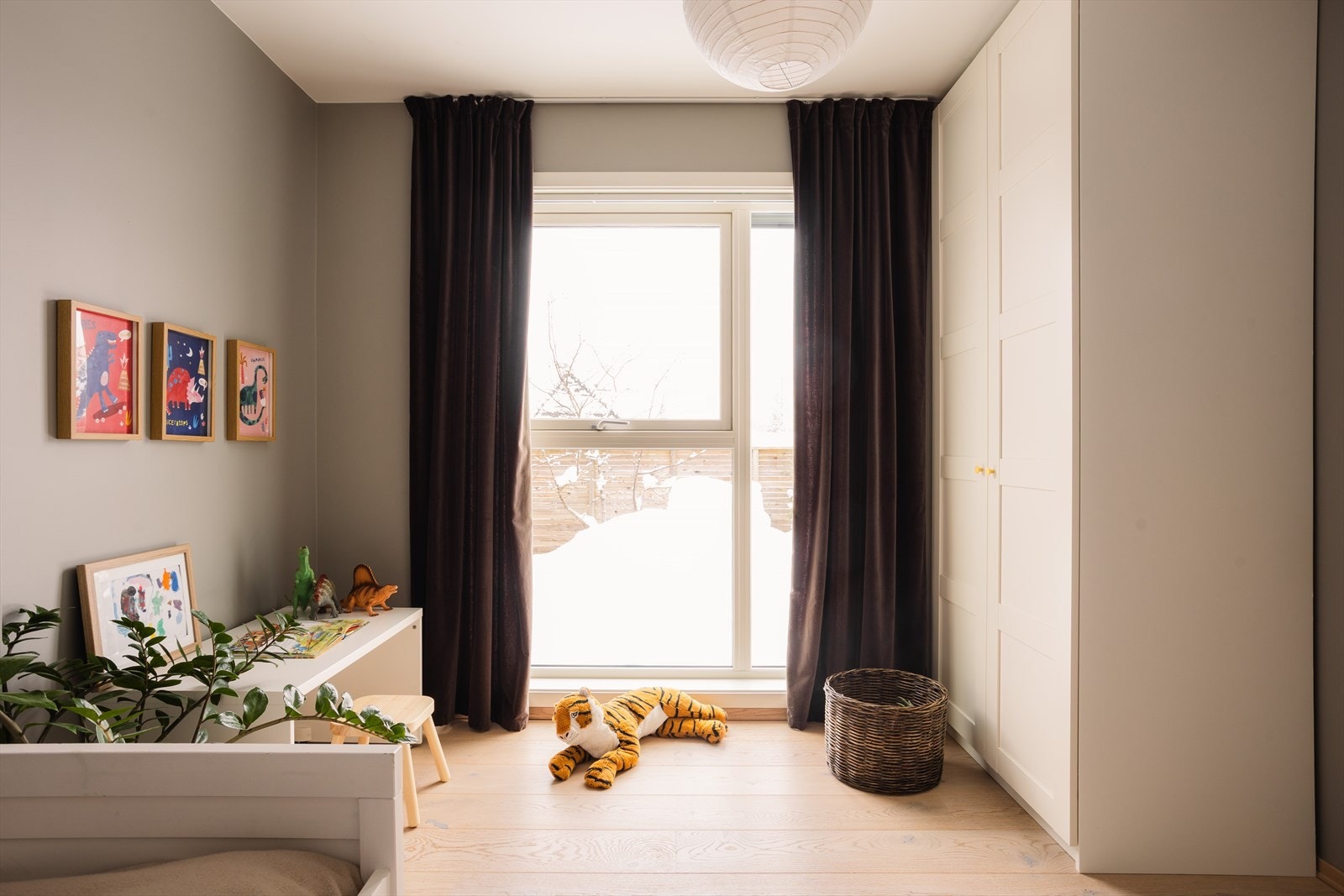 Soverom II og III er fine barnerom med plass til seng, garderobe, leksepult og leker. Galleribilde