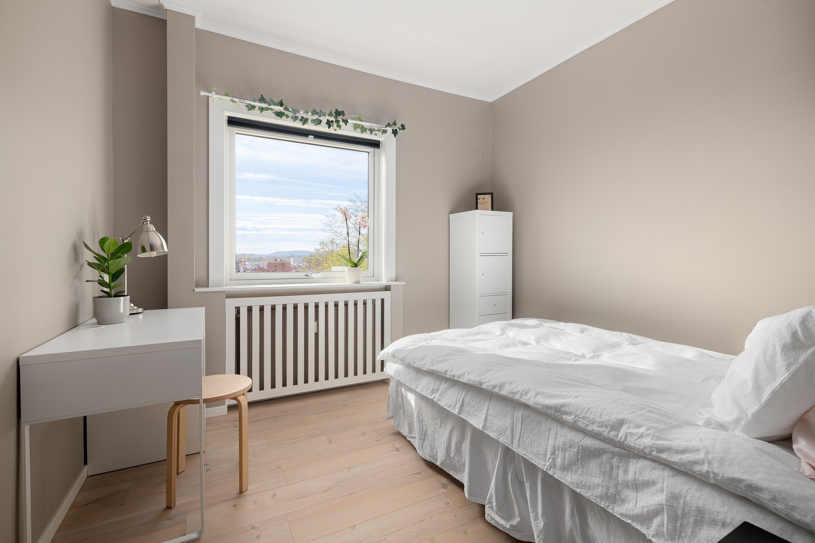 Soverom 3 er et nydelig rom med fantastisk flott utsikt! Galleribilde