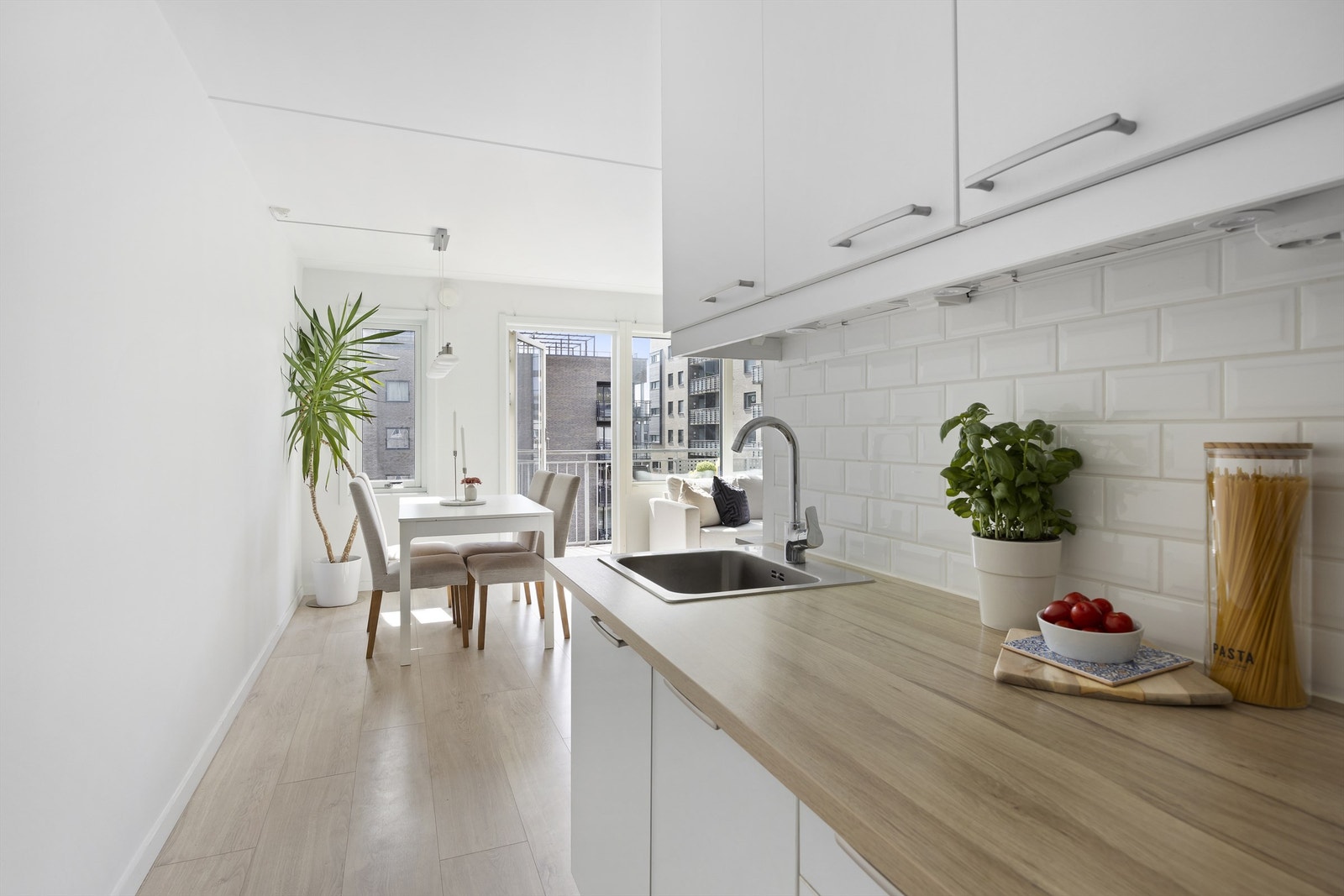Benkeplate ble skiftet i 2018, ny ventilator i 2022 og ny oppvaskmaskin i 2026 Galleribilde
