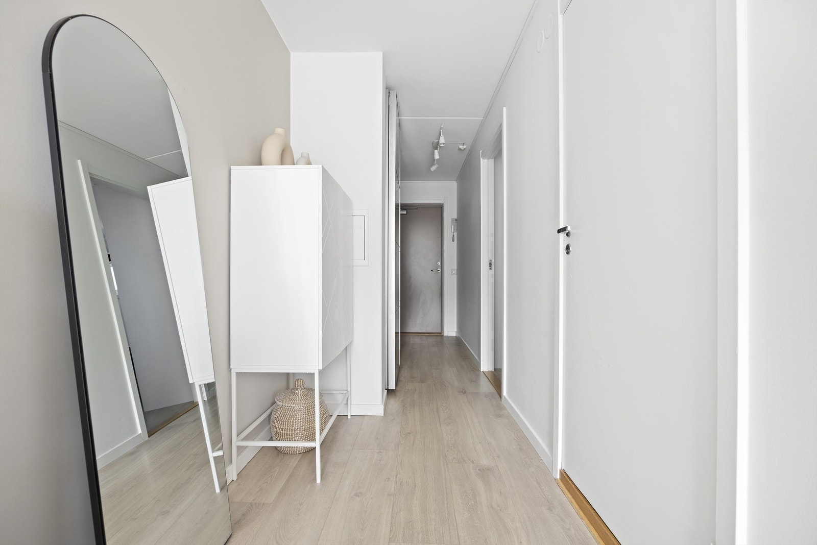 Boligen disponerer 1 sportsbod på 6 m² i kjeller Galleribilde