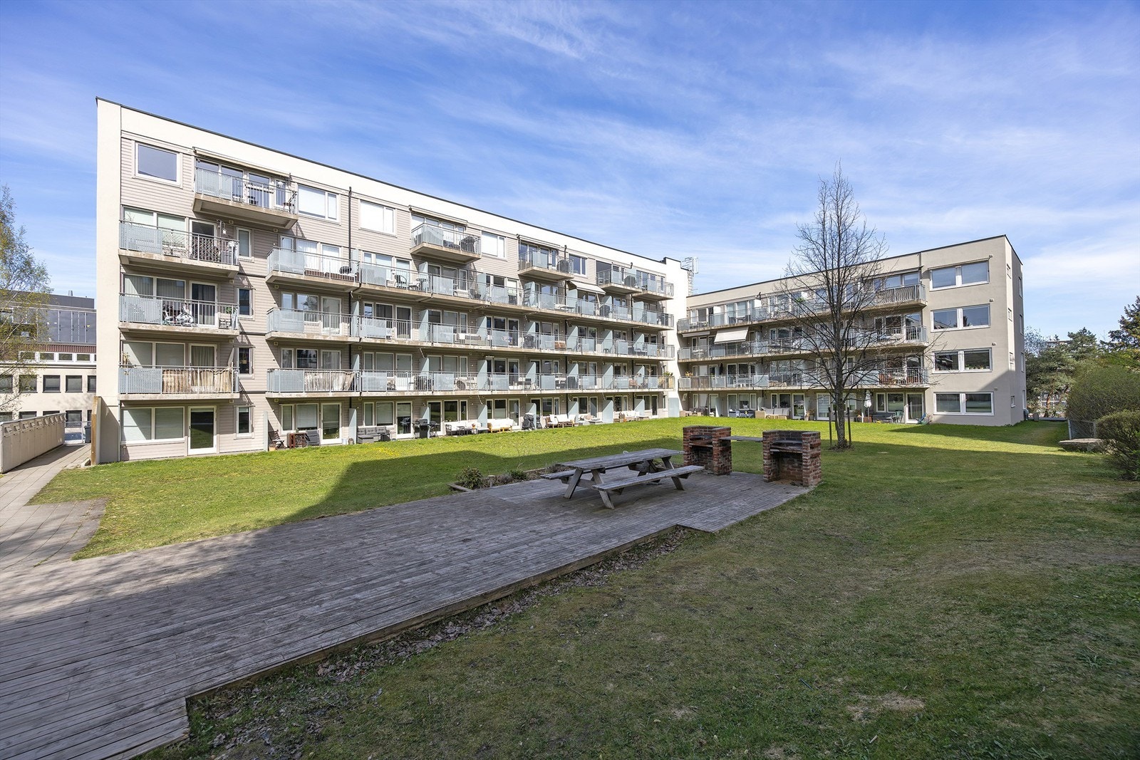 Leiligheten ligger i et bygg fra 2007. Spireaveien ligger i et attraktivt område mellom Løren og Økern Galleribilde