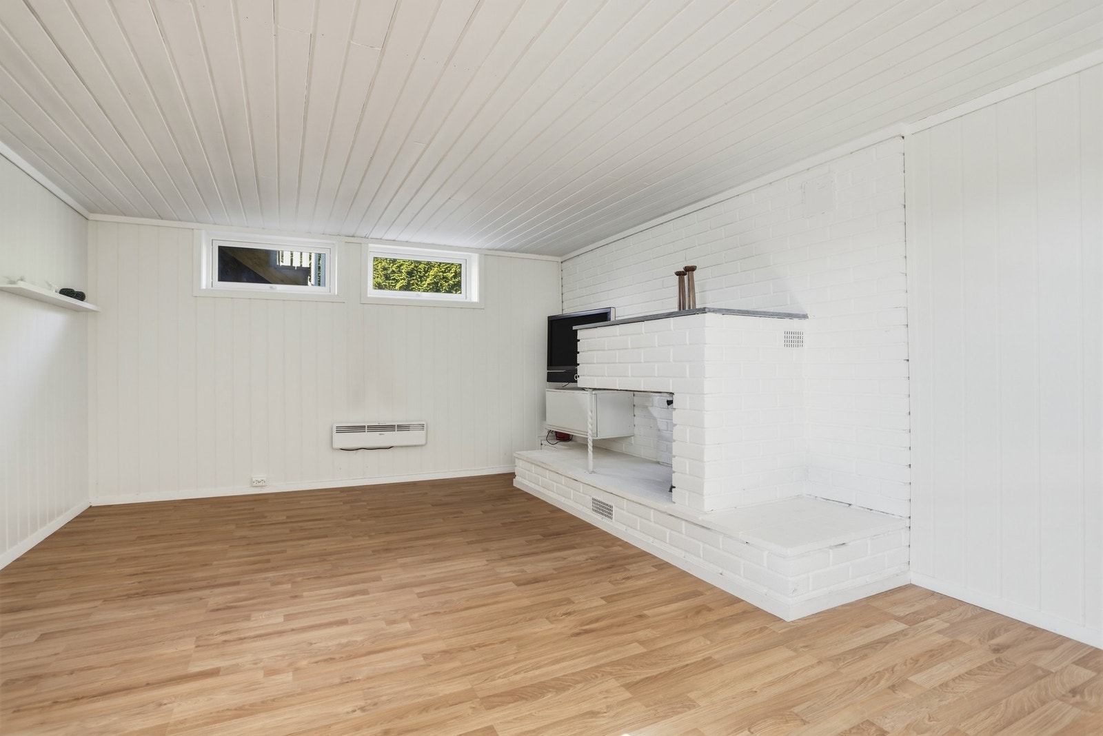 For en barnefamilie er det perfekt med en kjellerstue som barne kan bruke som alt fra lekerom til ungdomsbule. Galleribilde