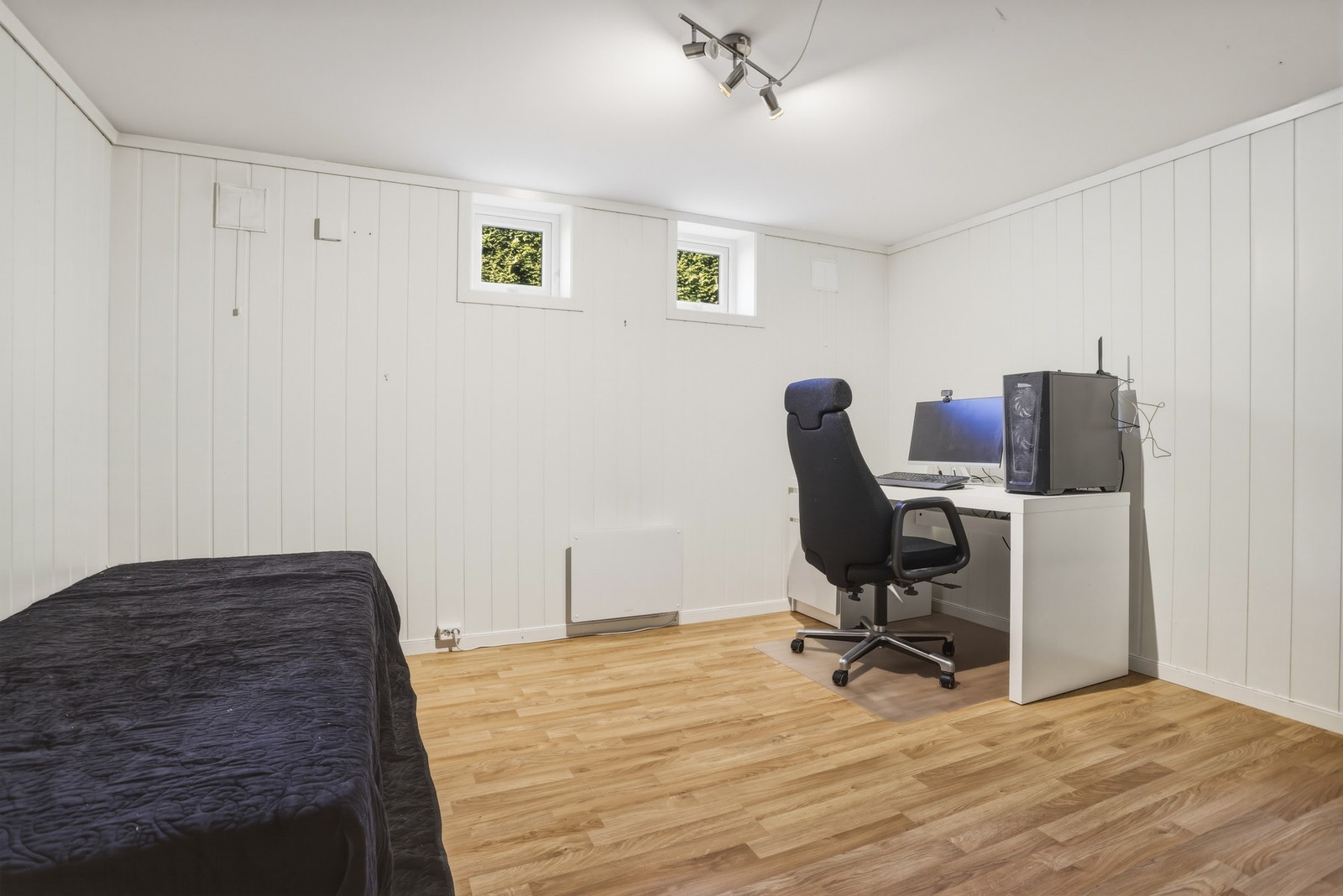 Kontor/lagringsrom er det også i kjelleren. Galleribilde