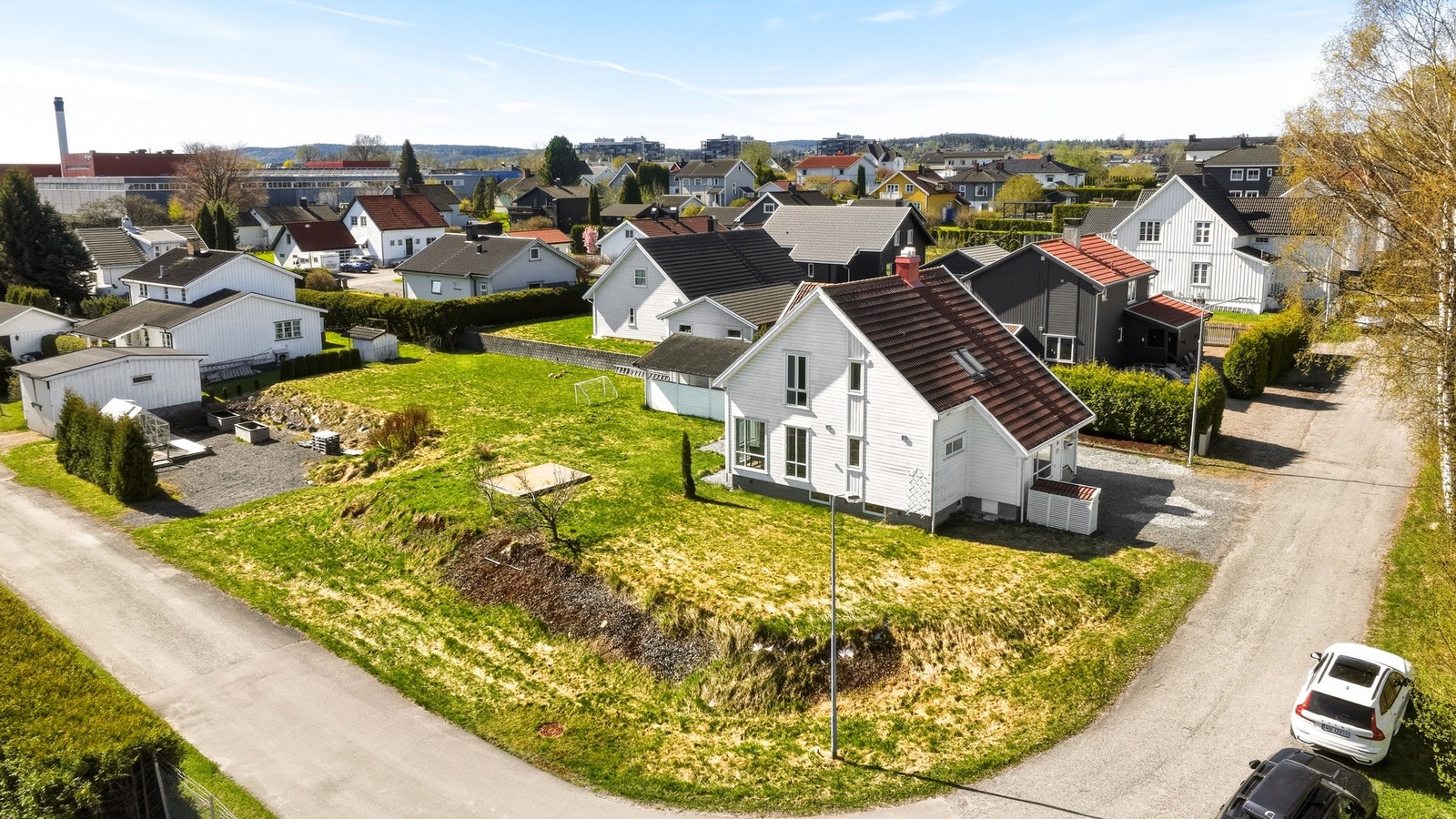 Det er pr. i dag etablert et drivhus på enden av tomten. Det følger med eiendommen. Galleribilde