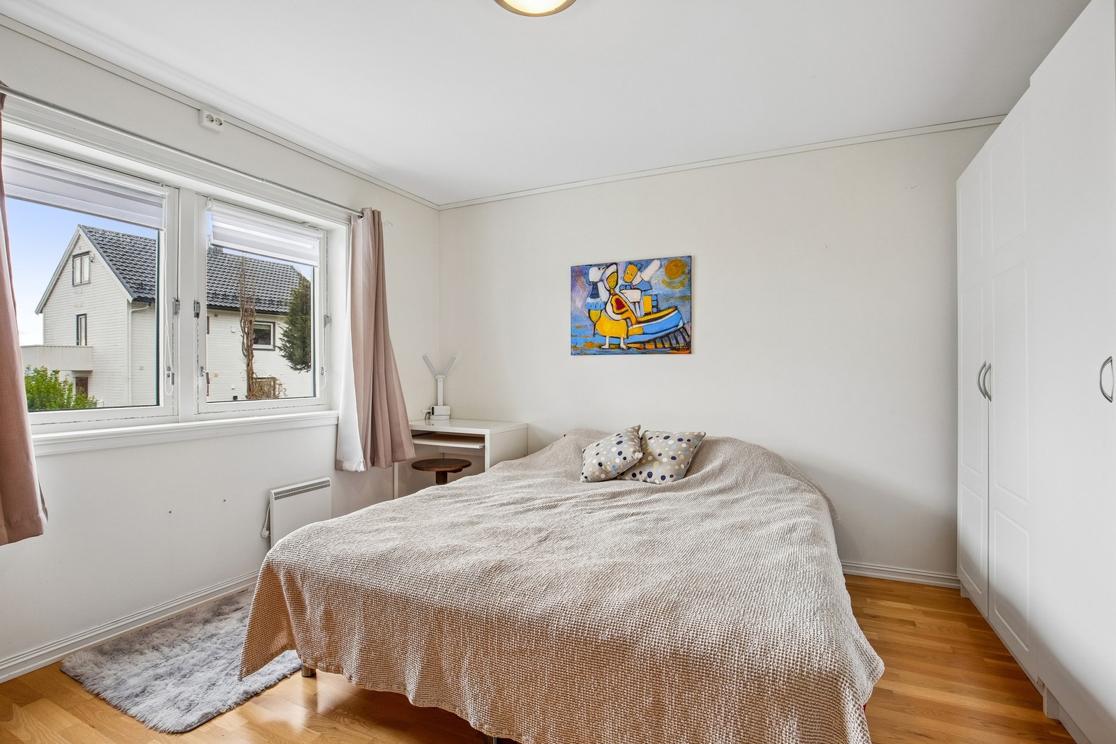 Hovedsoverom med garderobeskap. Galleribilde