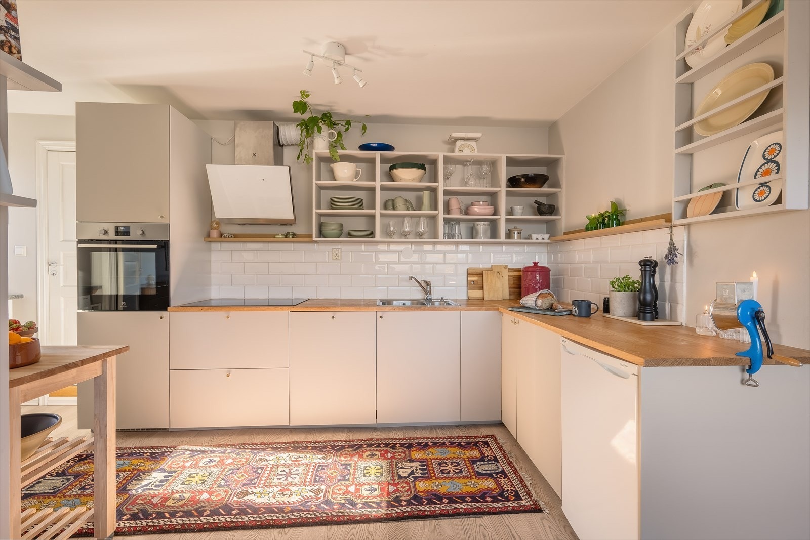 Superfint kjøkken installert av tidligere eier i ca 2015. Galleribilde