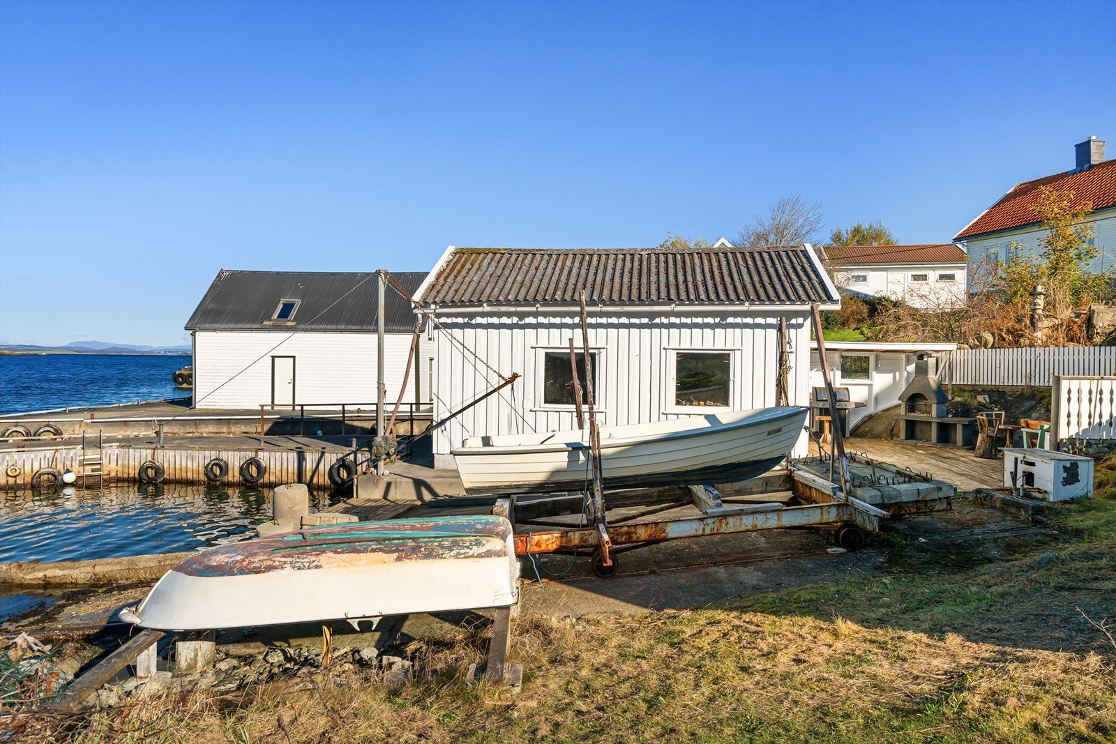 Egen slipp for båten letter vedlikeholdet og er ypperlig for vinterlagring Galleribilde