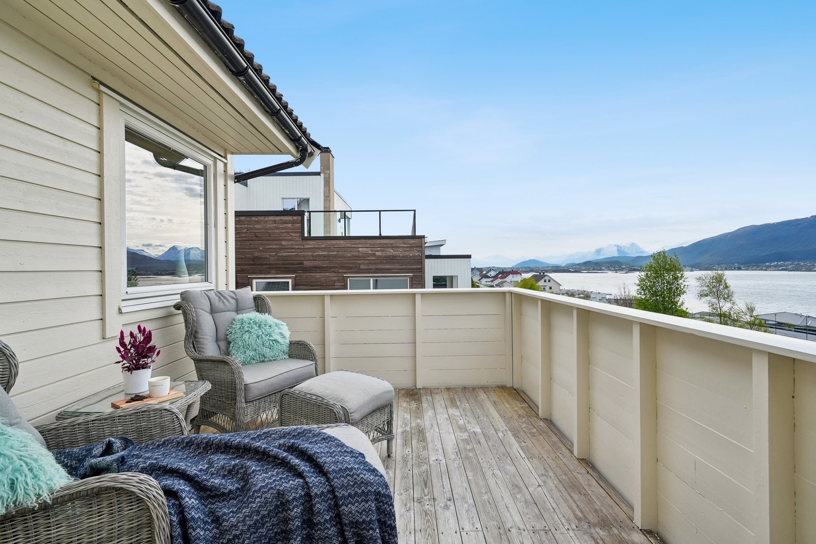 Med god plass til sittegruppe er dette det perfekte stedet for hygge og avslappning. Galleribilde