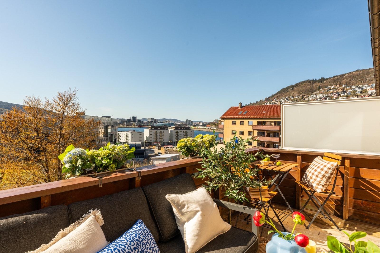 EIE eiendomsmegling v/Simon Aasen har gleden av å presentere Fløenbakken 39F! (Foto: Alexander Vie) Galleribilde