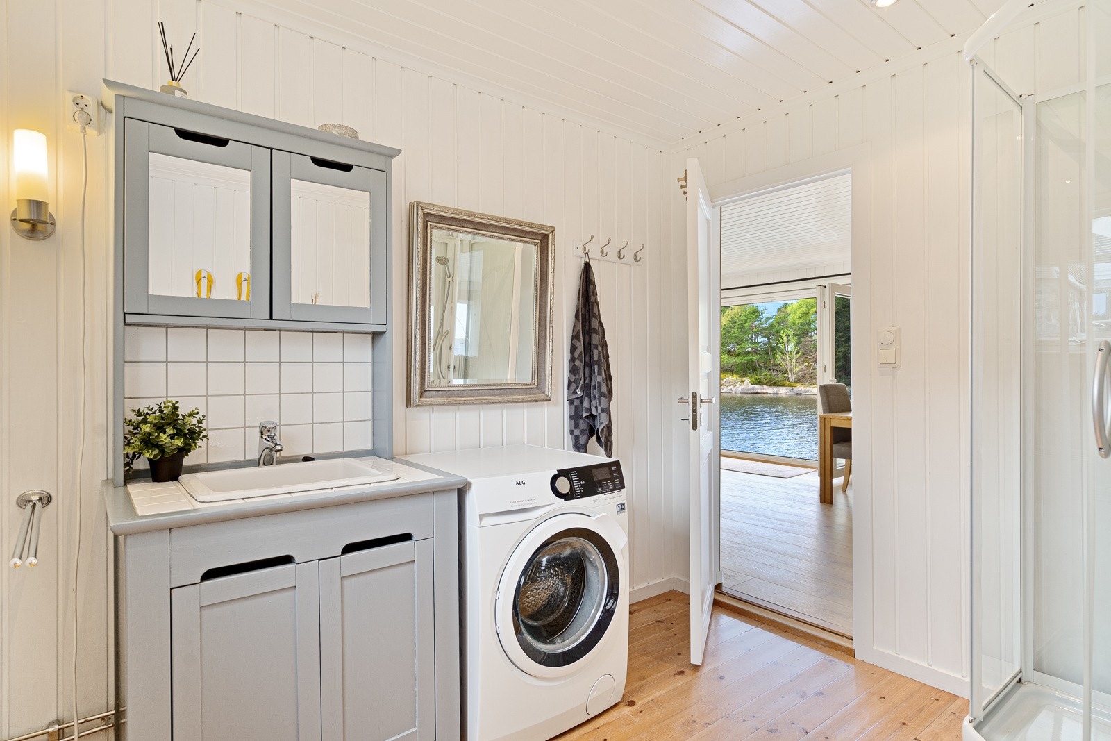 Badet i strandhuset Galleribilde