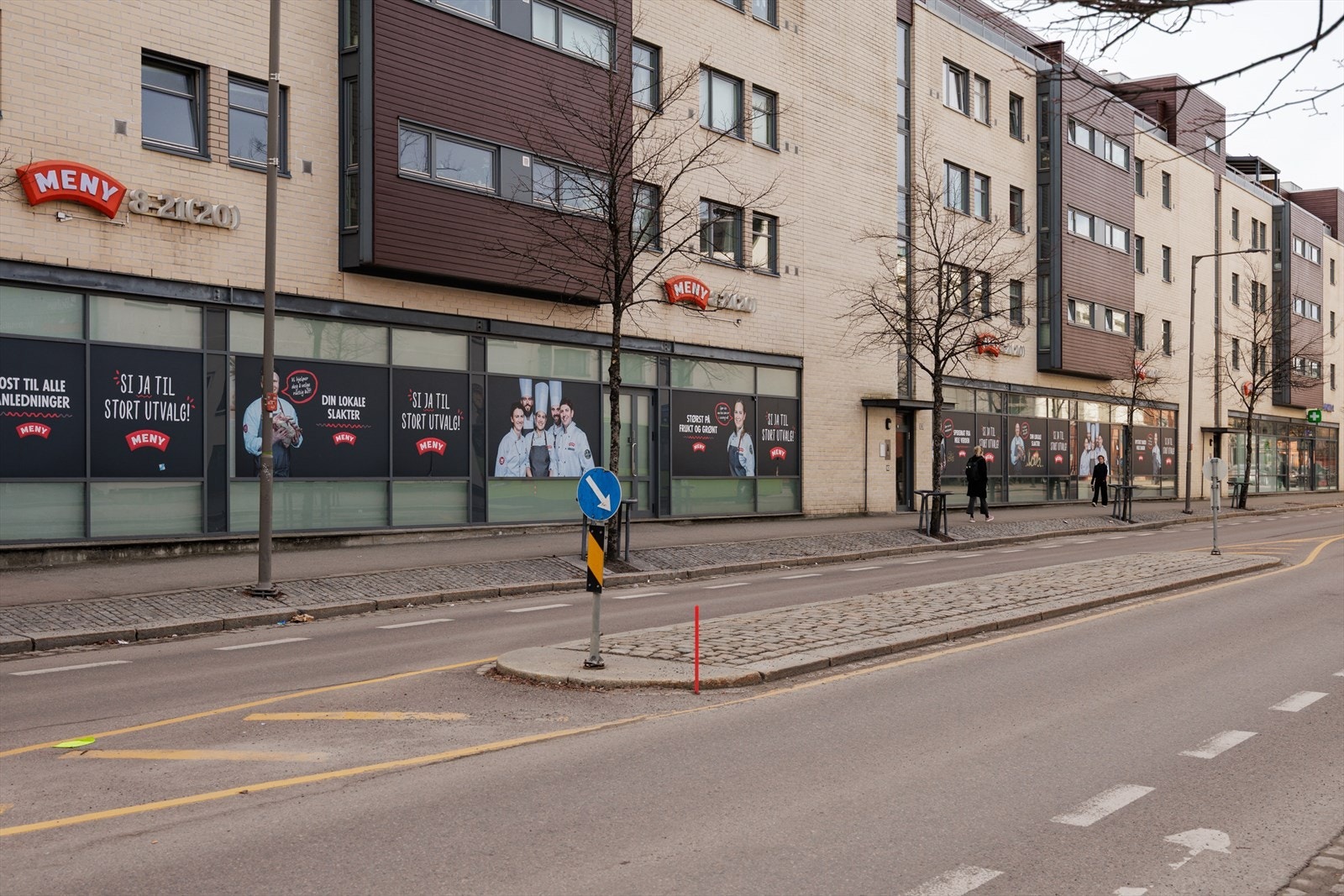 Rett utenfor døren har du alt du trenger i hverdagen - matbutikker, kafeer, restauranter og et av Norges største kjøpesenter. Galleribilde
