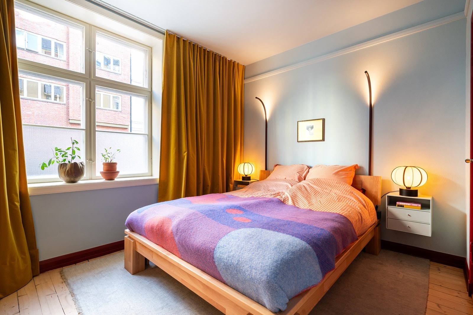 Hovedsoverommet er romslig, med god plass til dobbeltseng og nattbord. Galleribilde