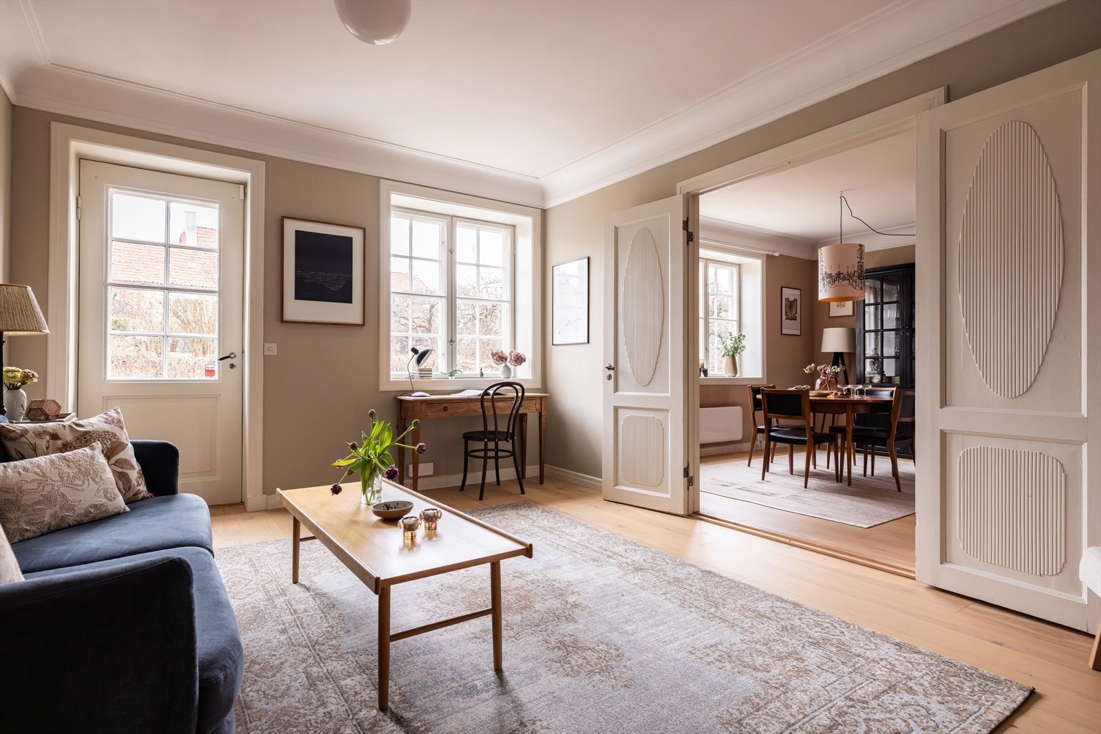 En delikat og innholdsrik bolig over to plan med en meget god intern beliggenhet i Ullevål Hageby. Galleribilde
