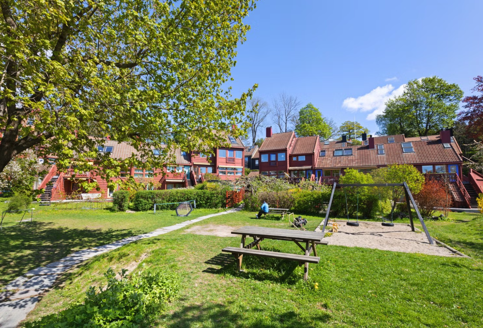 Giskehagen har store grøntområder, fellesområder og lekeplasser til glede for beboerne. Galleribilde