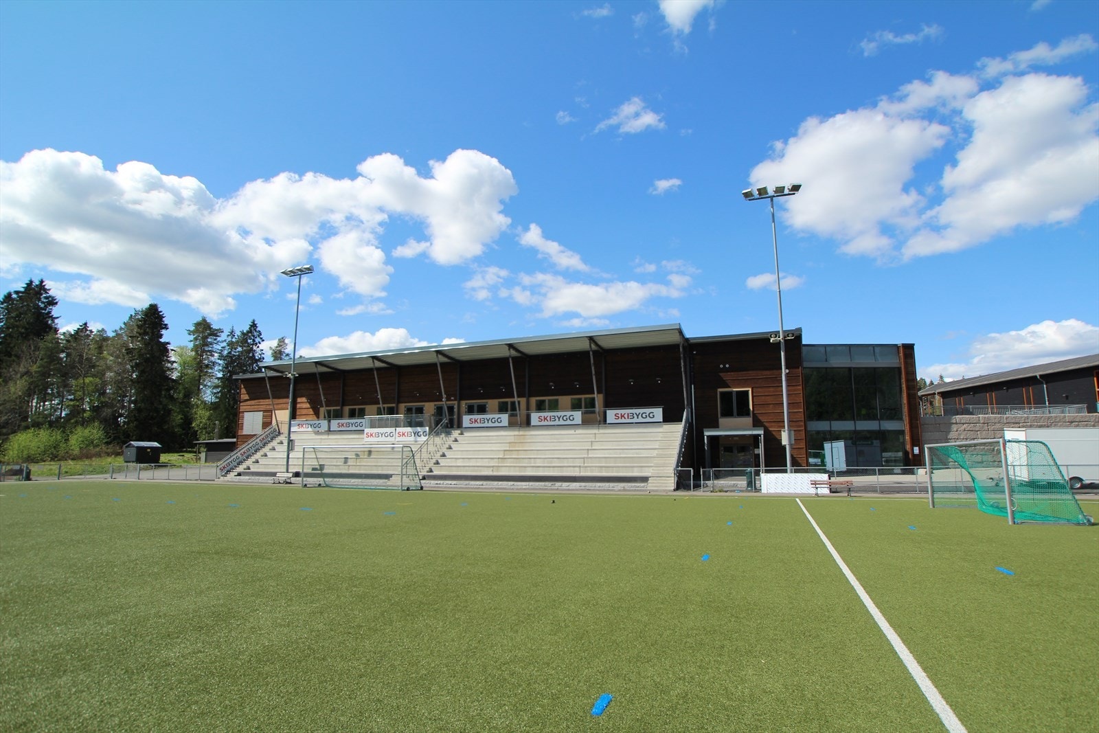 Fotballbane og idrettshall tilhørende Oppegård Idrettslag. Galleribilde