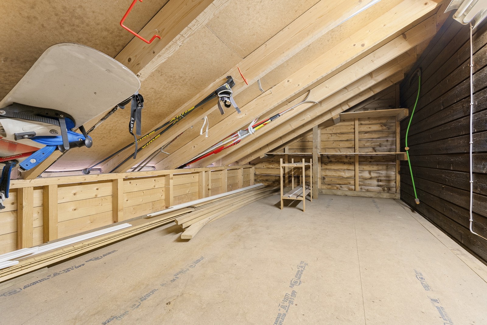 Ekstra lagringsplass i 2.etg over ekstern bod. Galleribilde