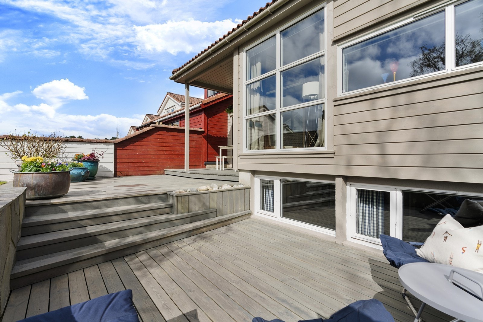 Nedsenket terrasse for ekstra skjerming. Galleribilde