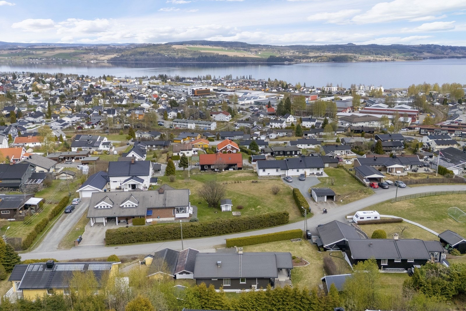 Oversiktsbilde mot Mjøsa. Galleribilde