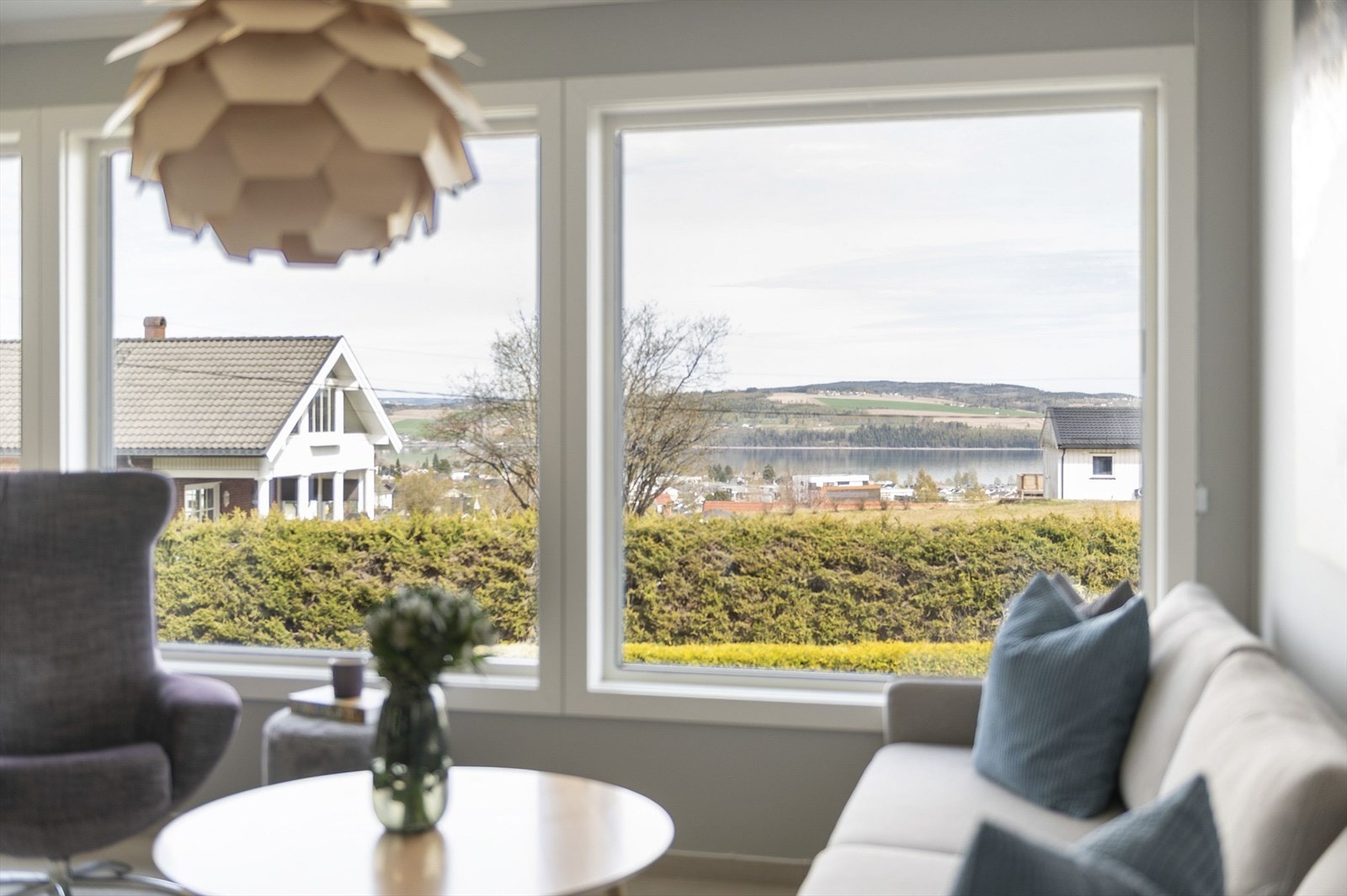 Detalj - Nydelig utsikt mot Mjøsa og omlandet. Galleribilde