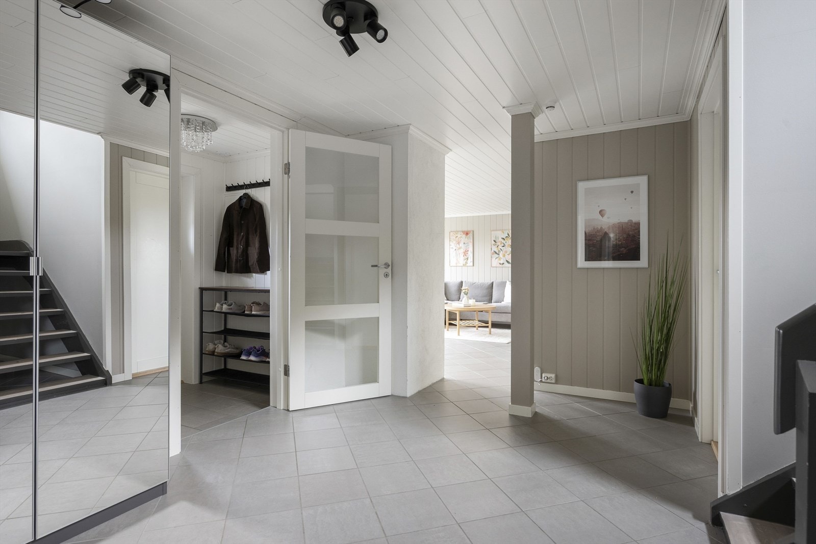 Flislagt gulv med varme i denne sonen også. Galleribilde