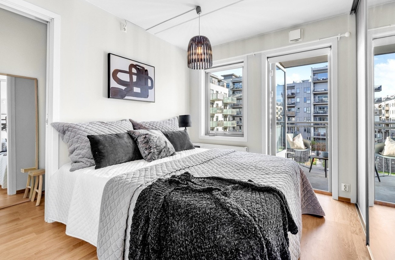 Hovedsoverom med utgang til balkong. Galleribilde