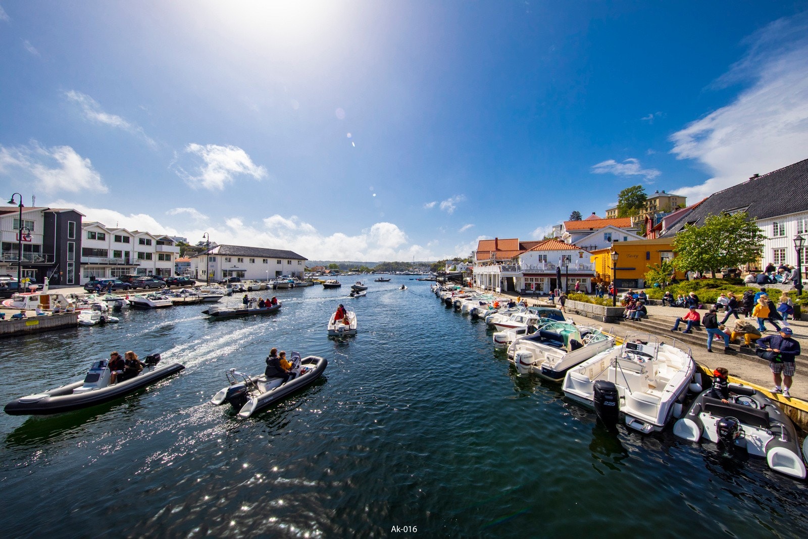 I Kragerø sentrum er det blant annet dagligvareforretninger, sjarmerende nisjebutikker, kaféer og restauranter. Galleribilde