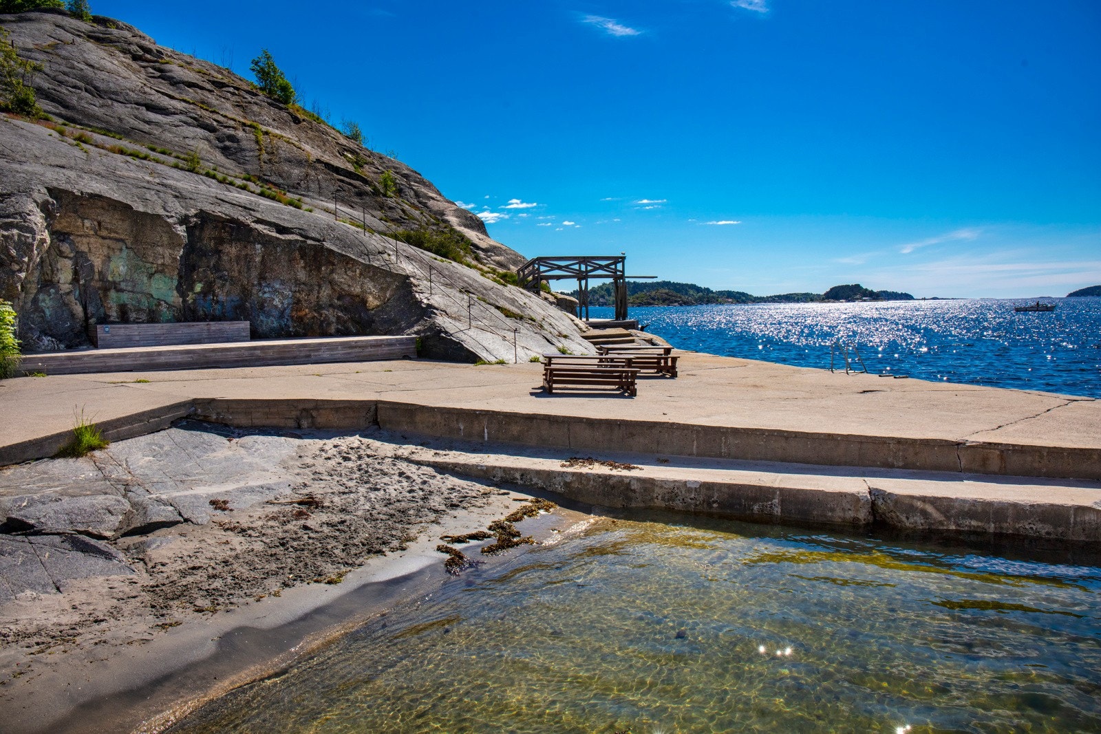 I byen er det fine offentlige badeplasser, blant annet ved Sjøbadet og på Gunnarsholmen. Galleribilde