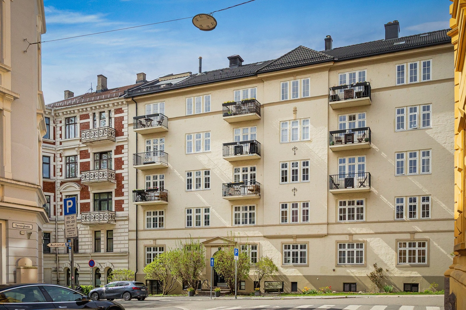 Flott gård med sentral beliggenhet i rolige omgivelser Galleribilde