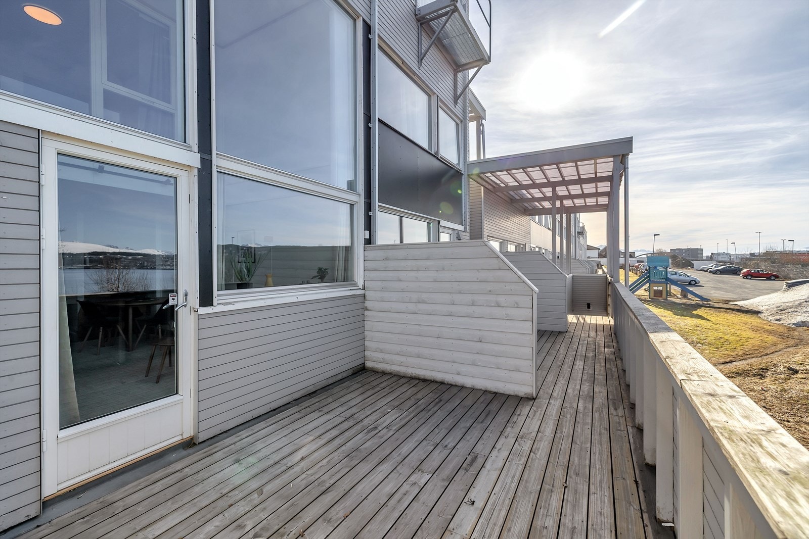 Leiligheten byr på en romslig terrasse på hele 11 kvm. Galleribilde