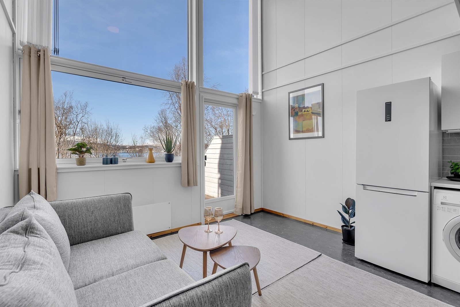 Her kan du slå deg ned med noe kaldt i glasset. Galleribilde