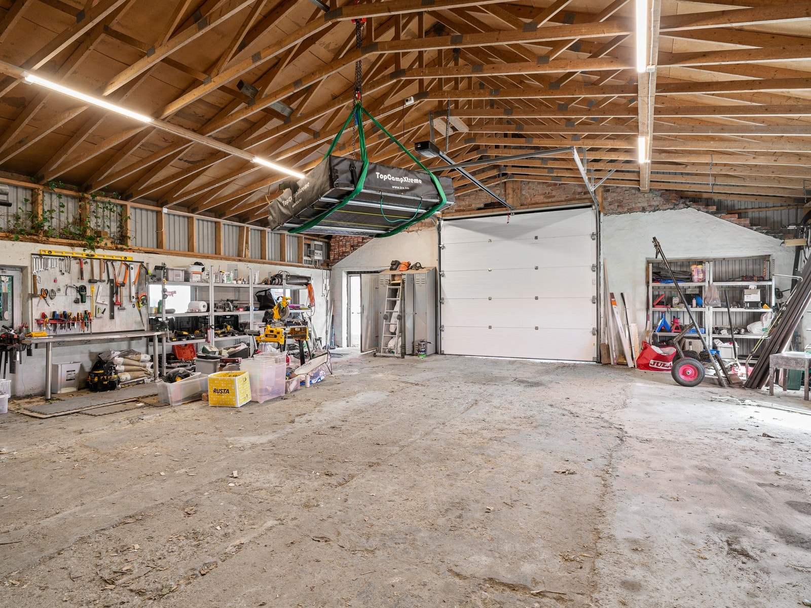 Maskinhus/garasje. Galleribilde