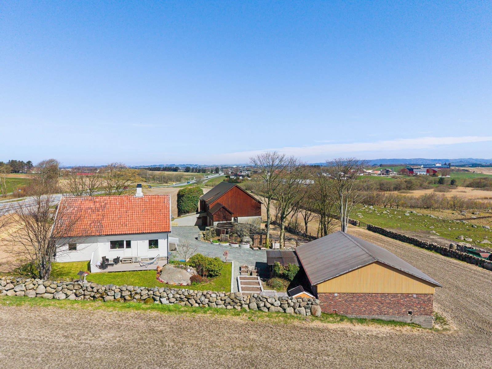 Maskinhus/garasje nede til høyre. Galleribilde