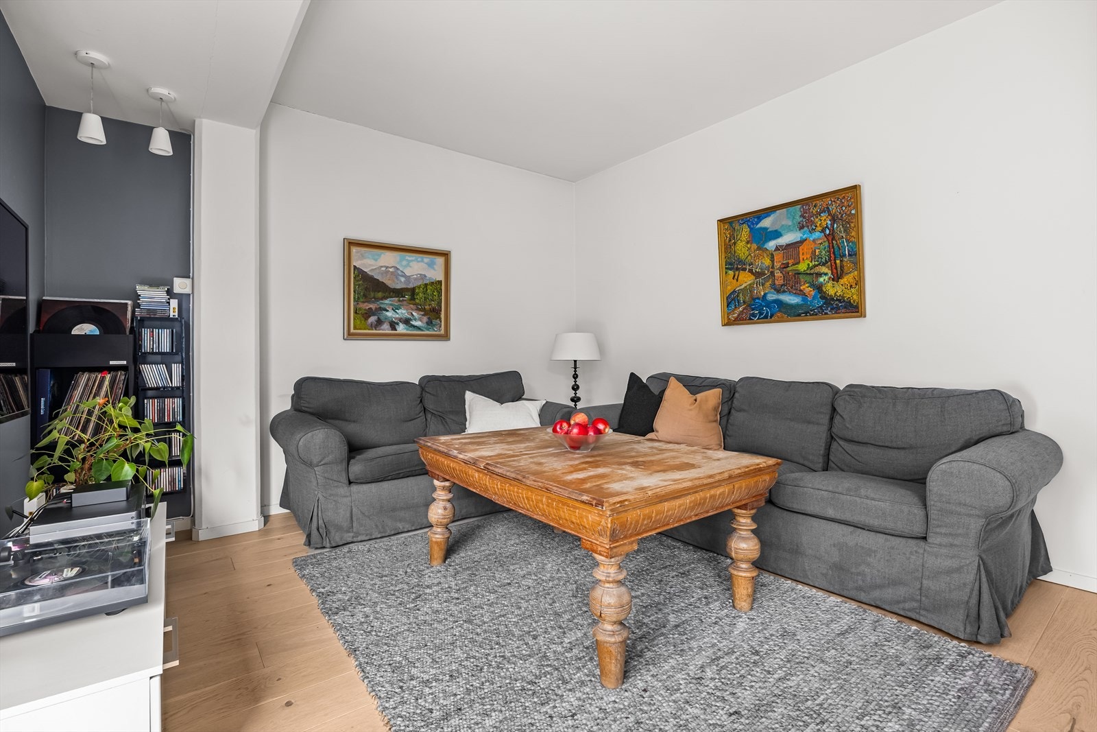Boligen er godt vedlikeholdt og det er gjort større oppgraderinger på el-anlegg i 2019. Galleribilde