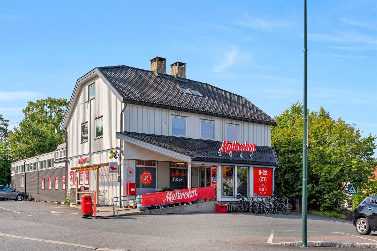 Nærmeste dagligvareforretning er Matkroken Ljabru som ligger innen får minutters gange. Galleribilde