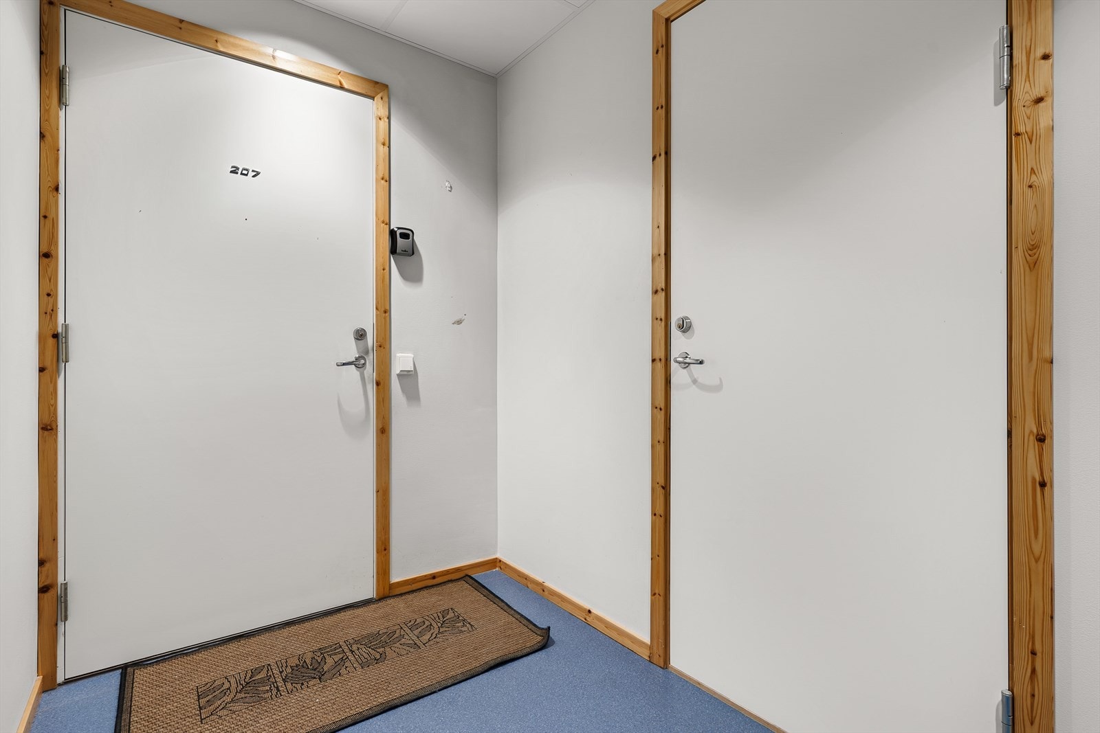Rett utenfor leiligheten disponerer man egen bod for enkel oppbevaring Galleribilde