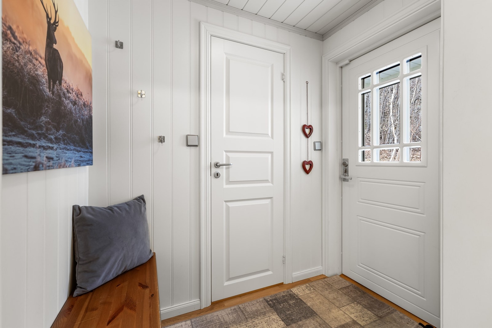 Entre. WC direkte til høyre for inngangsdøren. Galleribilde