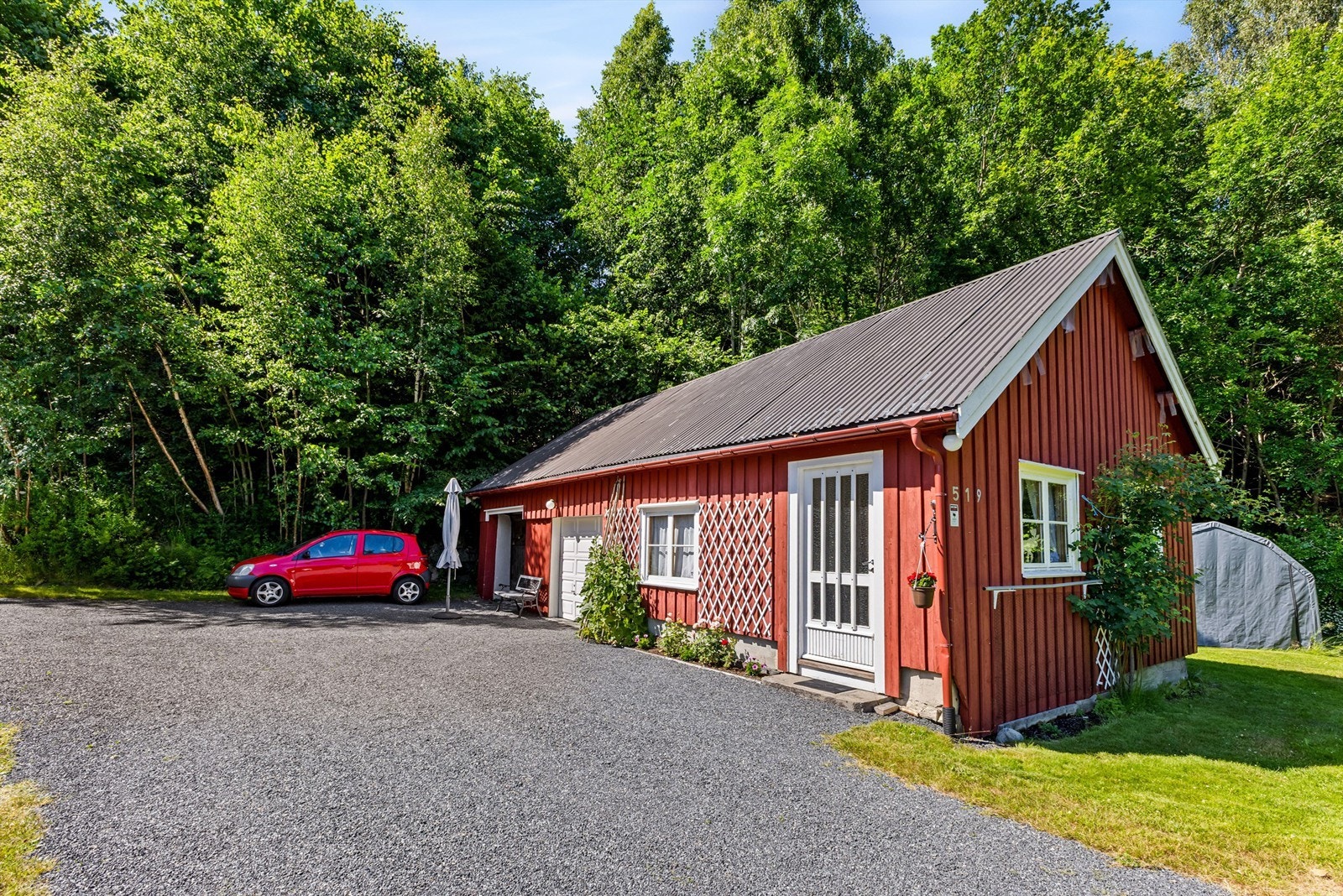 Frittliggende bygg med garasje, verksted, anneks og loft Galleribilde