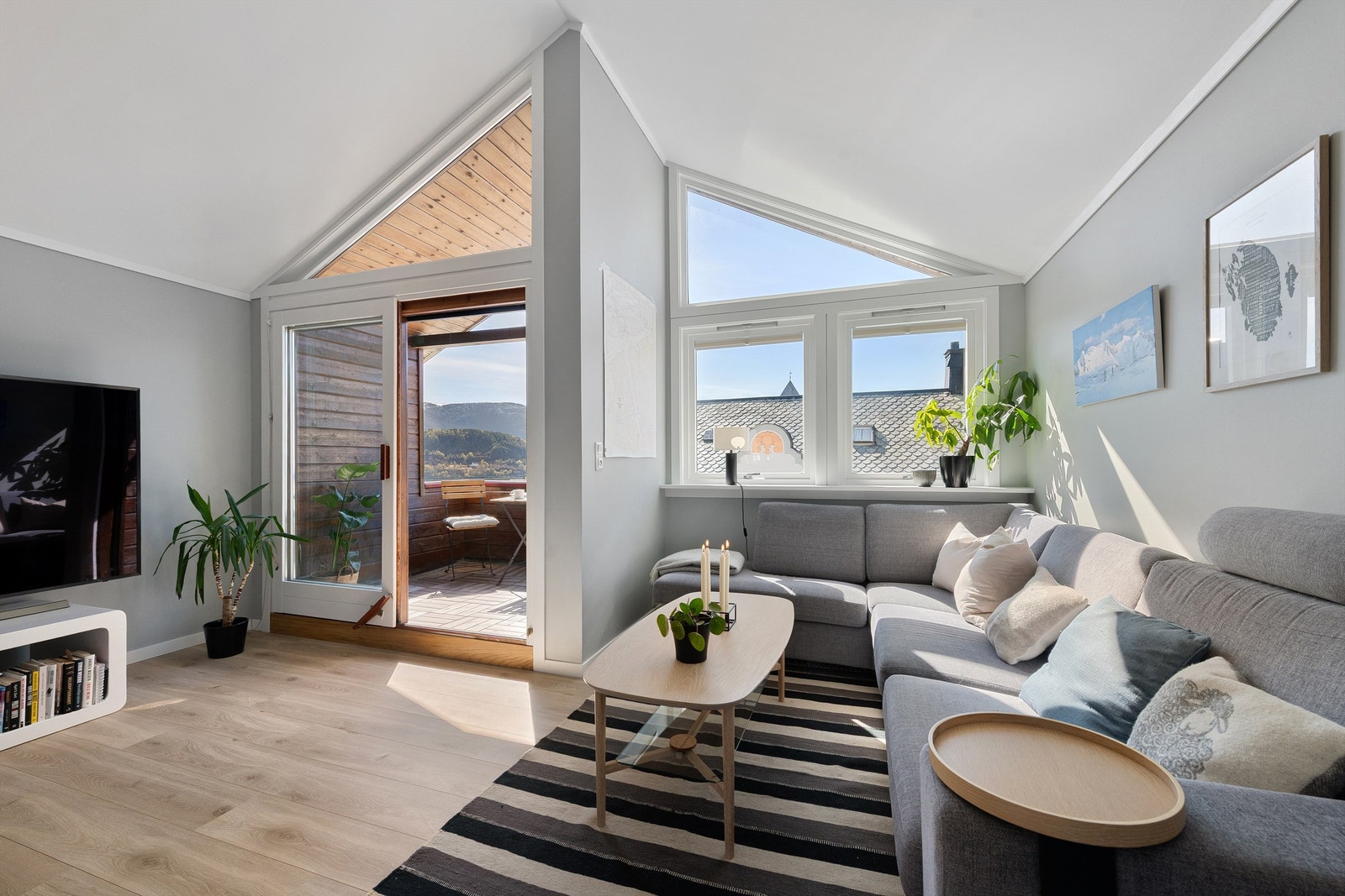 Arealeffektiv stue med flere muligheter for møblering. Galleribilde
