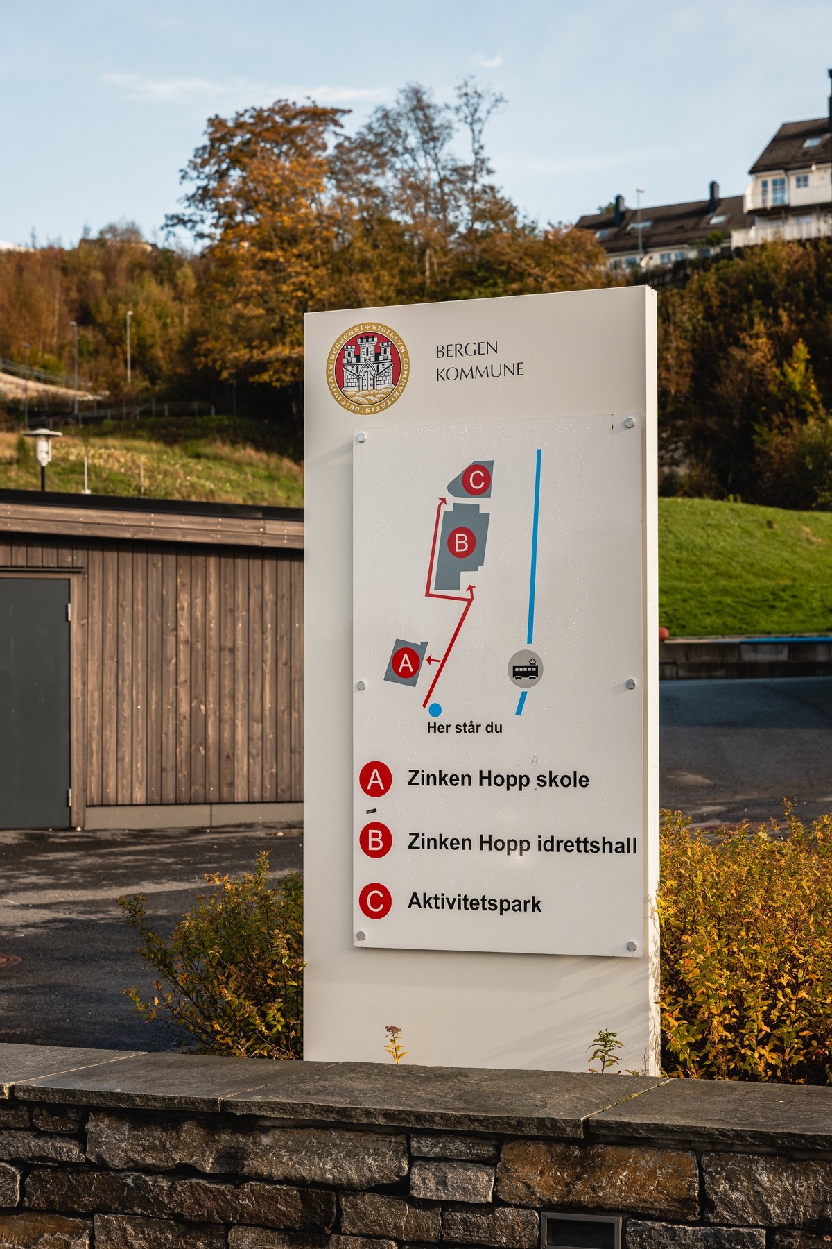 - Nærmeste barnehage er Nordås barnehage og Nordåstræet barnehage, og nærmeste skoler er Zinken Hopp skole og Søråshøgda skole - Galleribilde