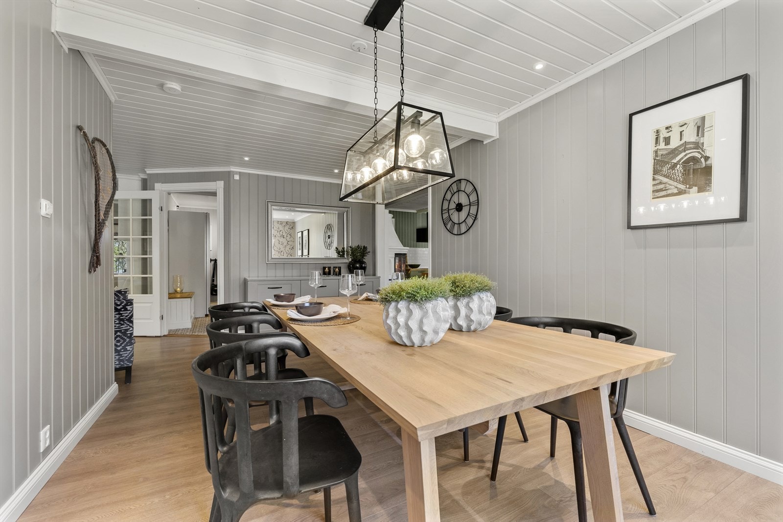 Spiseplass som inviterer til hyggelige sammenkomster. Galleribilde
