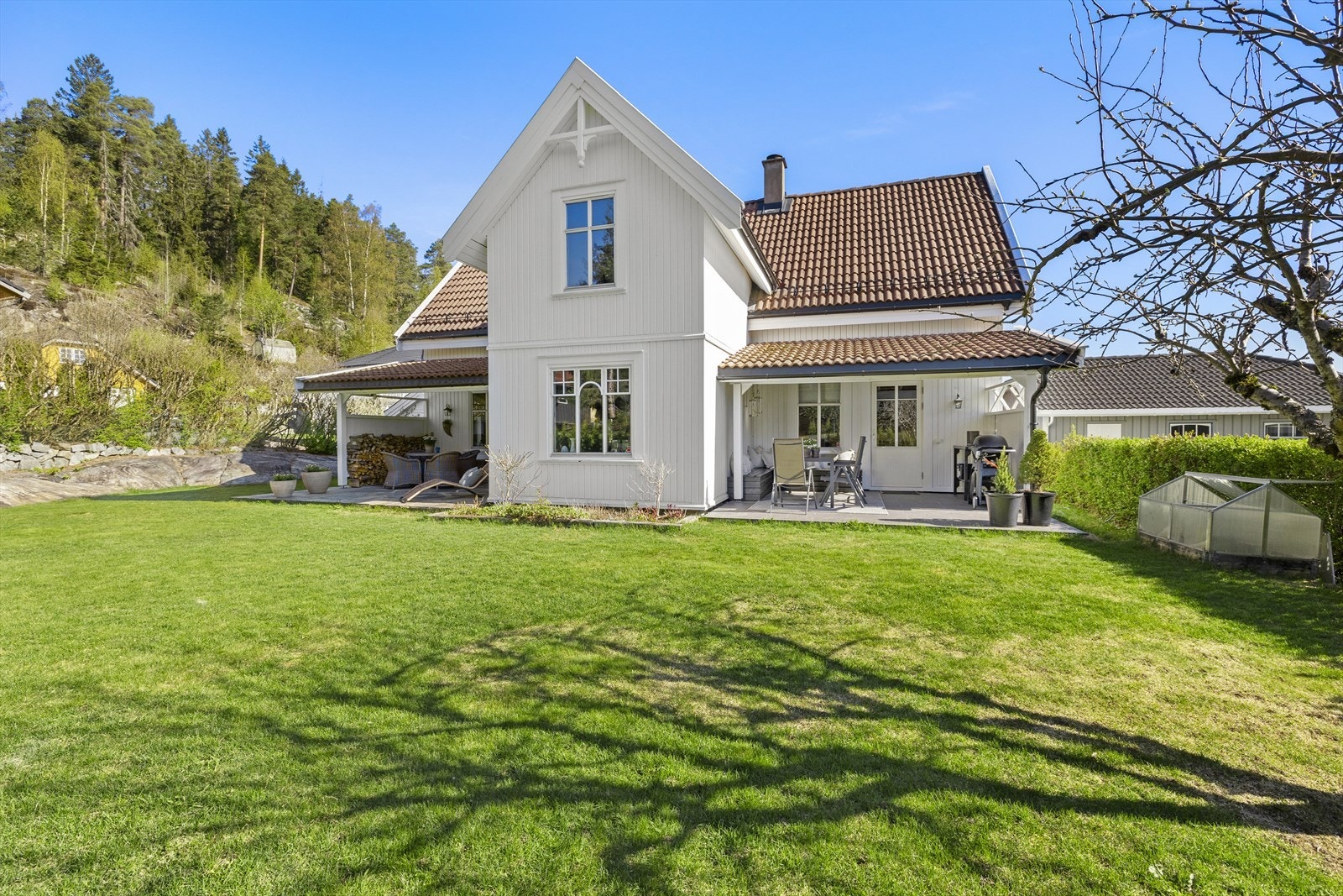 Flere uteplasser - både overbygd og åpen løsning. Galleribilde