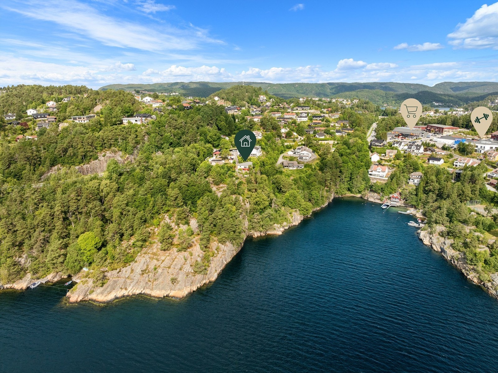 Boligens plassering med dagligvare og treningsstudio markert. Apotek ligger også på samme plass. Galleribilde