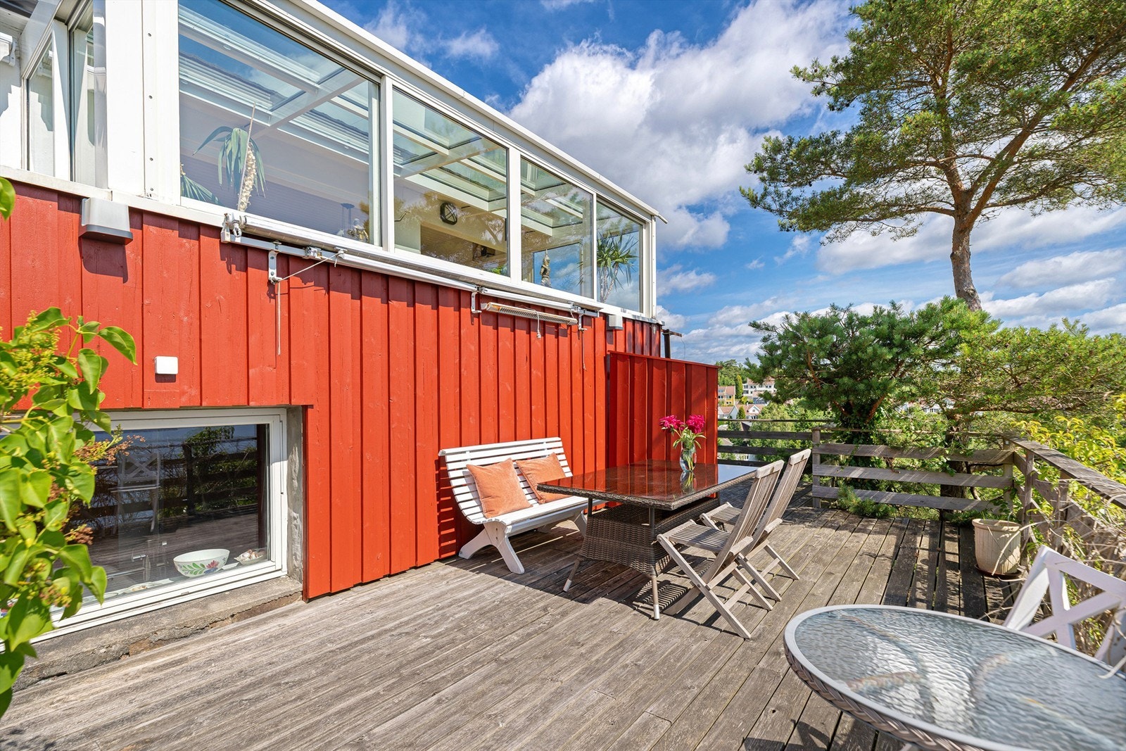 Terrassen strekker seg ut mot siden også. Galleribilde