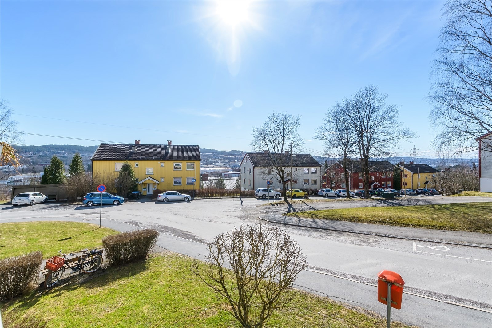 Gjennomgående leilighet med romslig, solrik balkong og mye, mye mer! Galleribilde