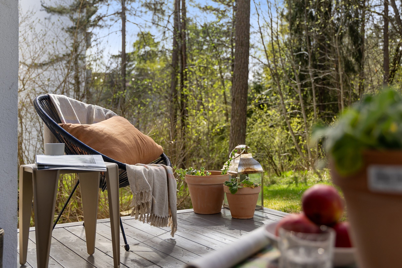 I følge selger er solen på balkongen fra ca. 12.00 til 19.00 midtsommers Galleribilde